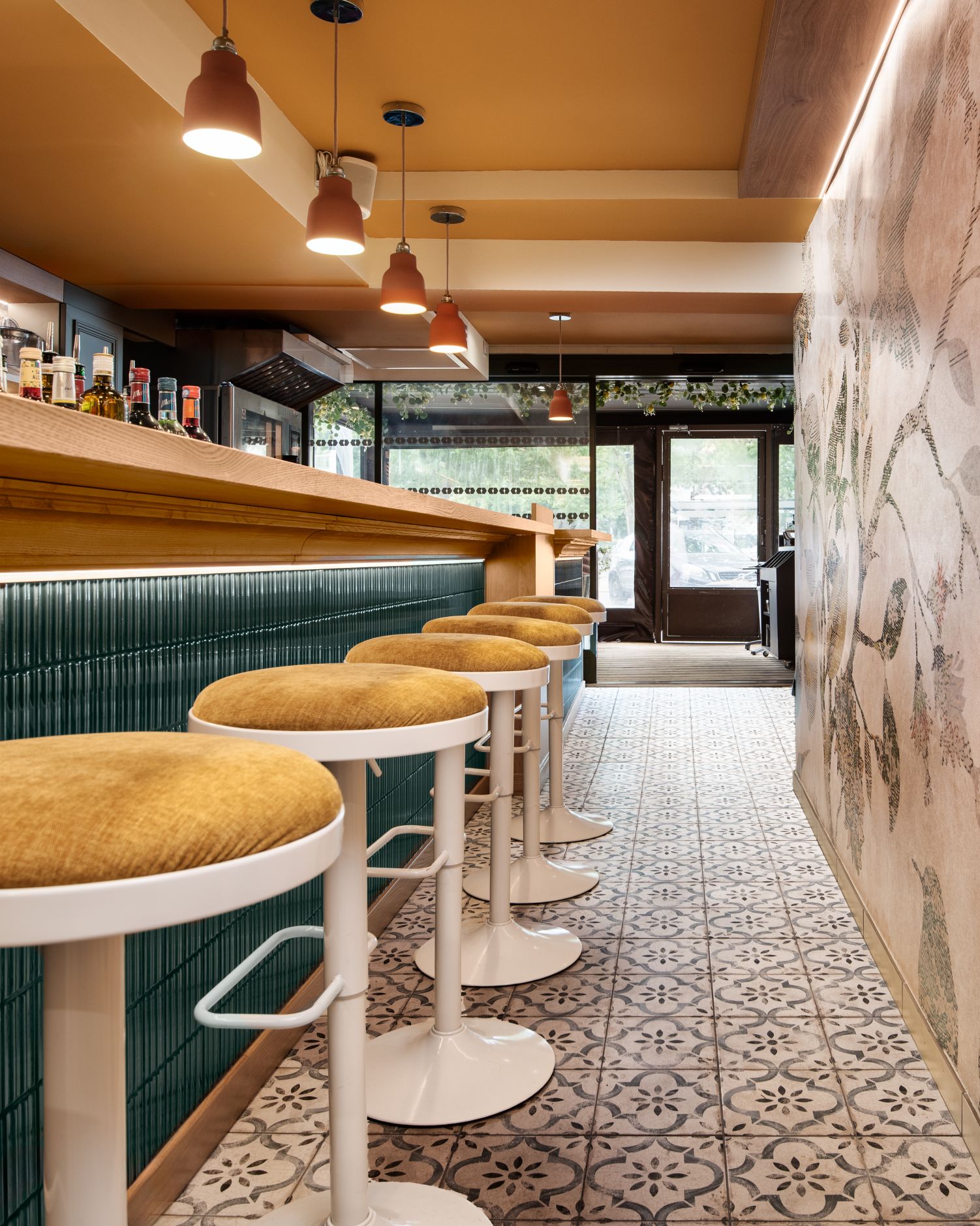 Amenagement interieur restaurant Annecy materiaux naturels et design contemporain